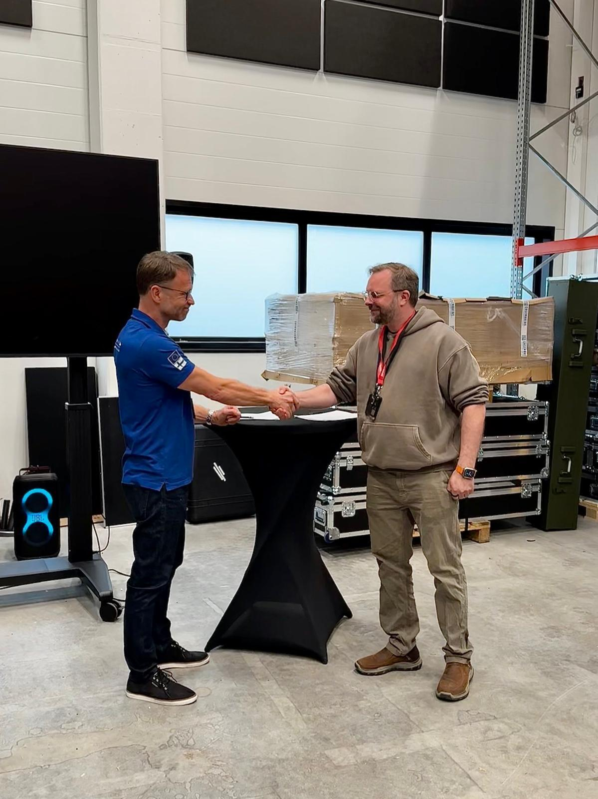 signing_ceremony_anssi_rekula_and_tuomas_rasila_CC0_(2)